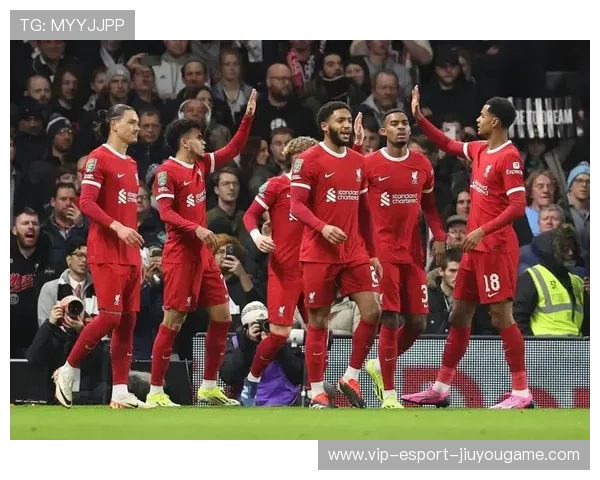 利物浦快速推进一气呵成得分——足球激情，速度与精确的完美结合